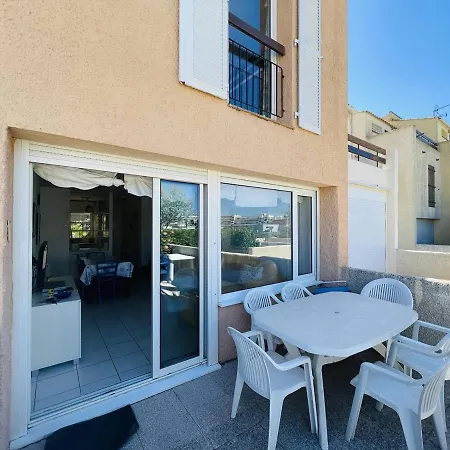 Jolie A 50m De La Avec Parking Prive A Cap D'agde - Fr-1-723-27 Apartment *